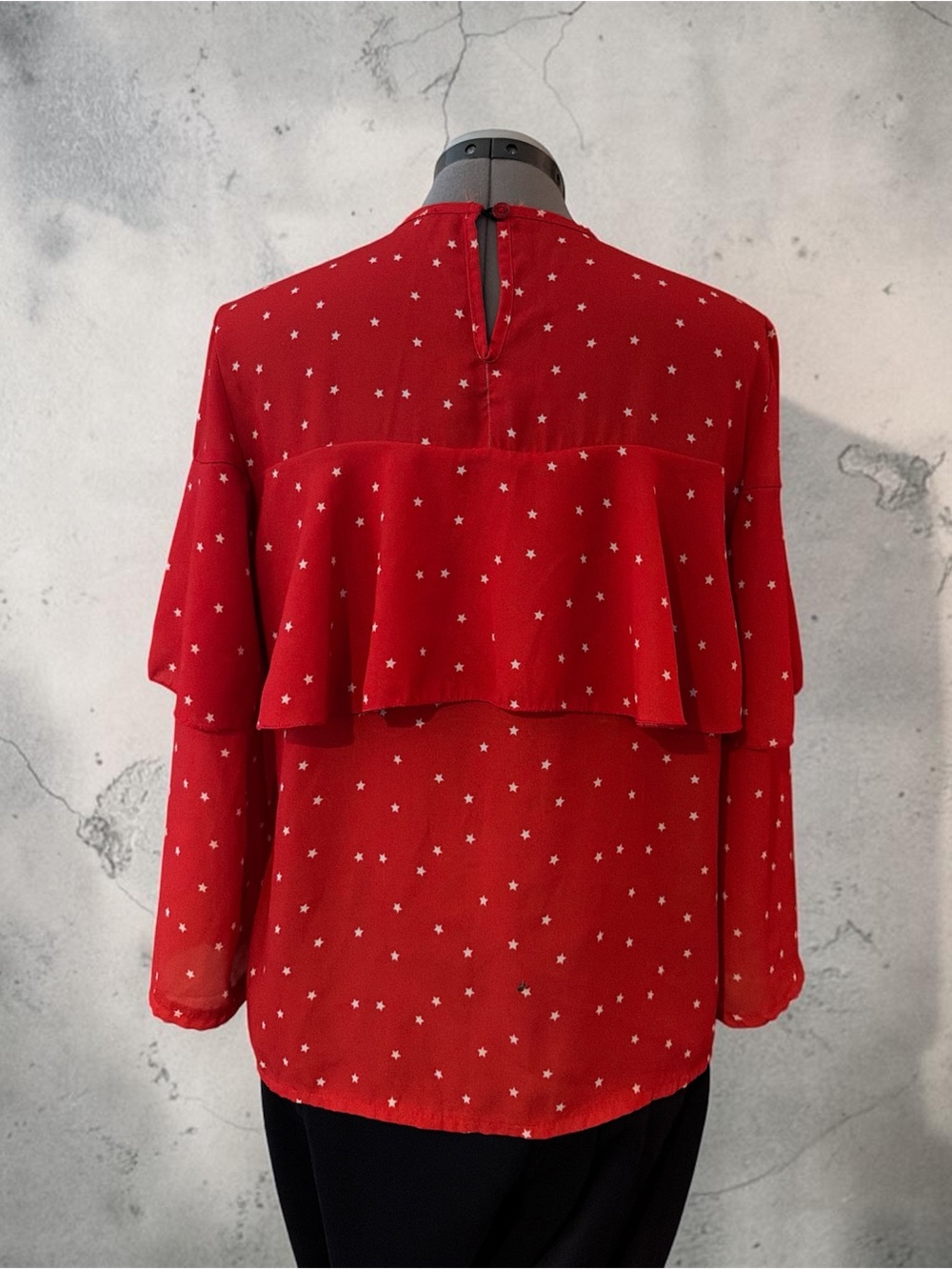 Boohoo Red Star Ruffle-Back Blouse - Picture 3 of 5